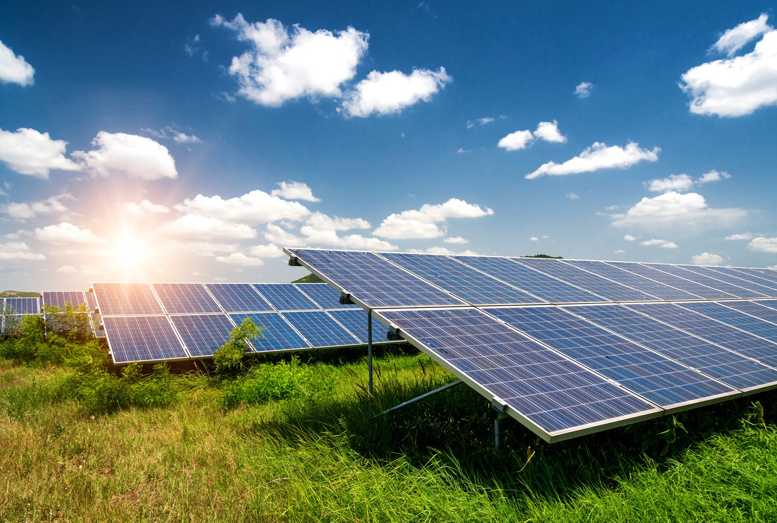 Với cấu tạo đặc biệt, hệ thống điện năng lượng mặt trời sở hữu nhiều ưu điểm nổi bật